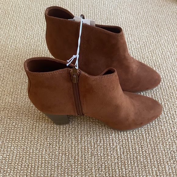 Women's Old Navy Brown Booties, Size 9 - Picture 6 of 7